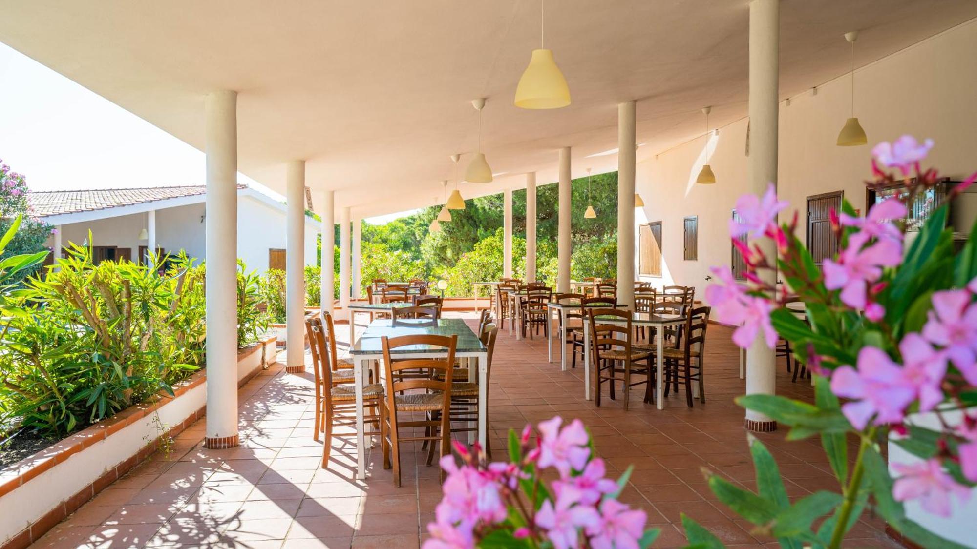 Happy Camp Mobile Homes In Camping Village Baia Paradiso Badesi Exterior foto